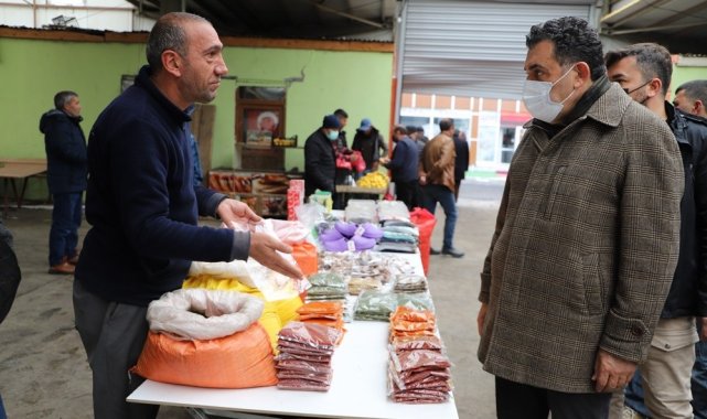 Başkan Demir, sebze meyve pazarını ziyaret etti