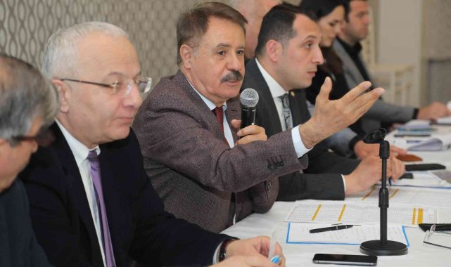 Başkan Deveci: "Dayanışmayla bu yükün altından çıkarız"