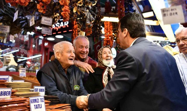 Başkan Dündar esnaf, vatandaş ve personeliyle bayramlaştı