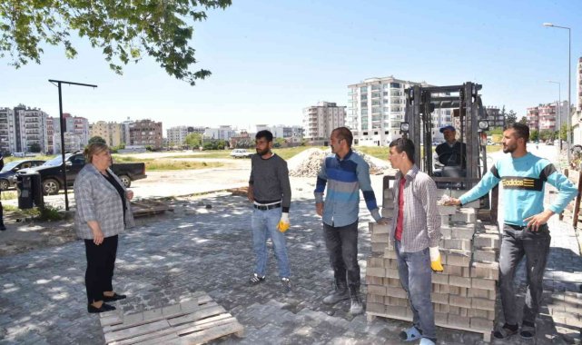 Başkan Erdem: &quot;Ceyhan&#039;ın yol sorunu kalmayacak&quot;