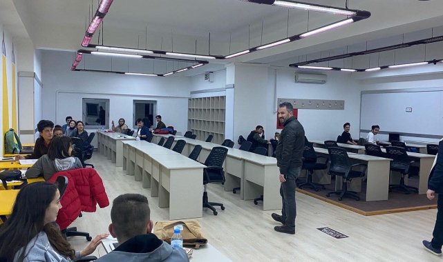 Başkan Ertuğrul Çetin'den öğrencilere gece yarısı sürprizi