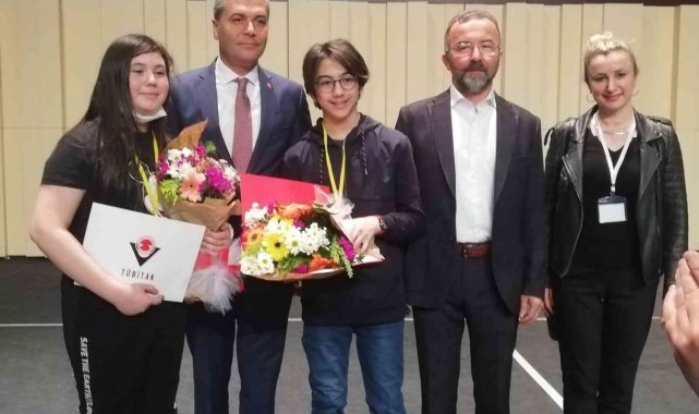 Başkan Fadıloğlu proje yarışmasında birinci olan öğrencileri tebrik etti