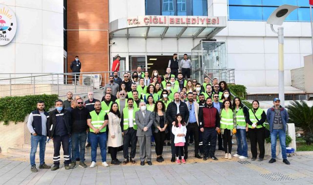 Başkan Gümrükçü, 200 kişilik ekiple temizliğe çıktı