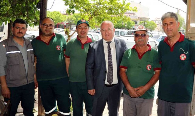 Başkan Gümüş, 1 Mayıs İşçi Bayramı Emek ve Dayanışma Günü&#039;nü kutladı