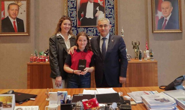 Başkan Işık'tan il birincisi Can'a tablet