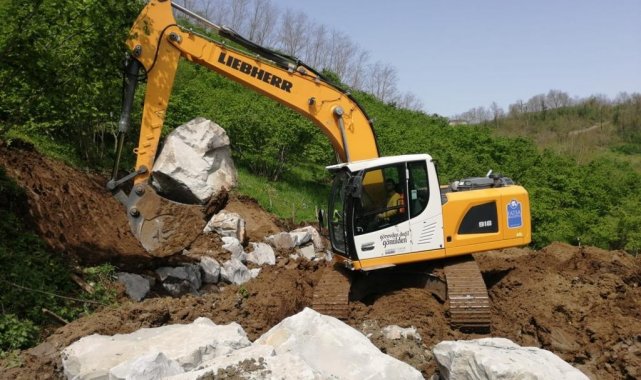 Başkan Kibar: "Heyelan sonrası kapanan yollarımızı açıyoruz"