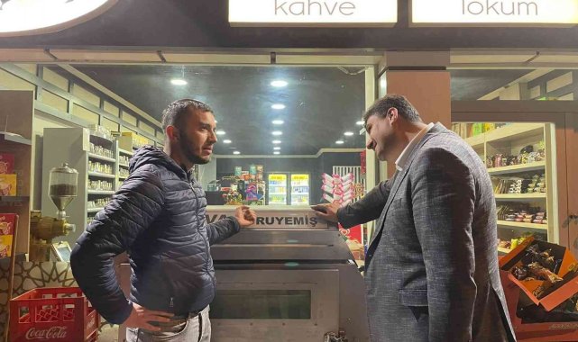 Başkan Oğuz esnafı sahurda da yalnız bırakmıyor