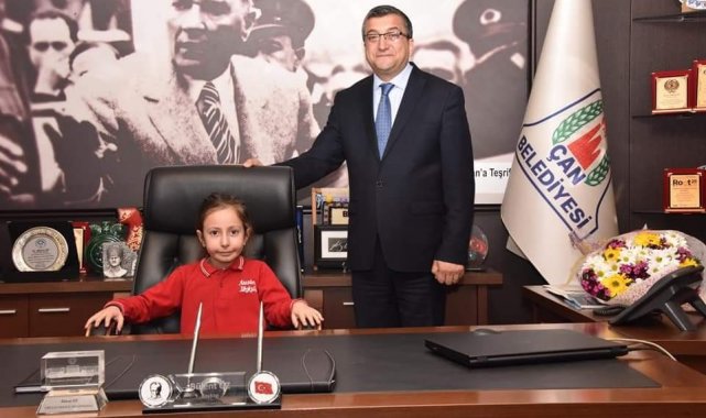 Başkan Öz, öğrencileri makamında misafir etti