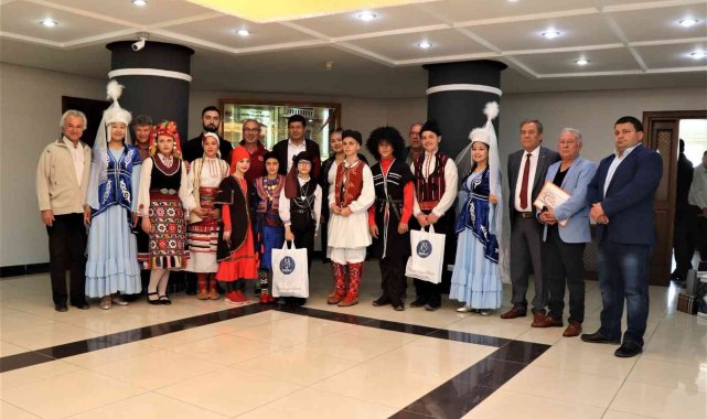 Başkan Özcan dünya çocuklarını makamında ağırladı