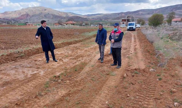Başkan Özdem yol yapım çalışmalarını yerinde inceledi