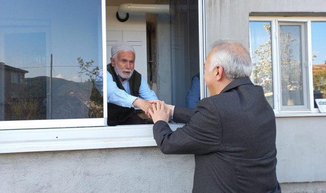 Başkan Öztürk'ten mesai sonrası 'çat kapı' ev ziyaretleri