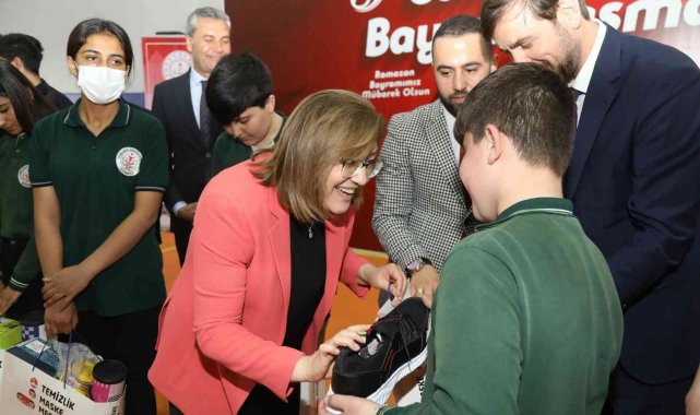 Başkan Şahin gençlerle bayramlaştı