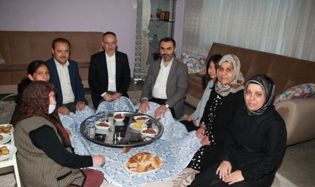 Başkan Saygılı, bir vatandaşın evinde iftar yaptı