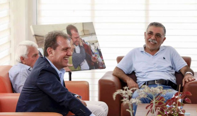 Başkan Seçer, Emekli Evinde yaşlılarla bayramlaştı