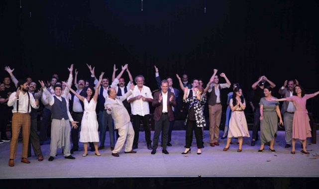 Başkan Seçer'e 'yılın sanat öncüsü' ödülü