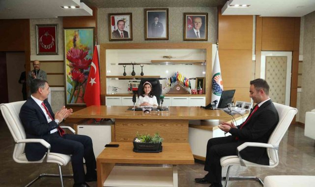 Başkan Şimşek, 23 Nisan'da koltuğunu devretti