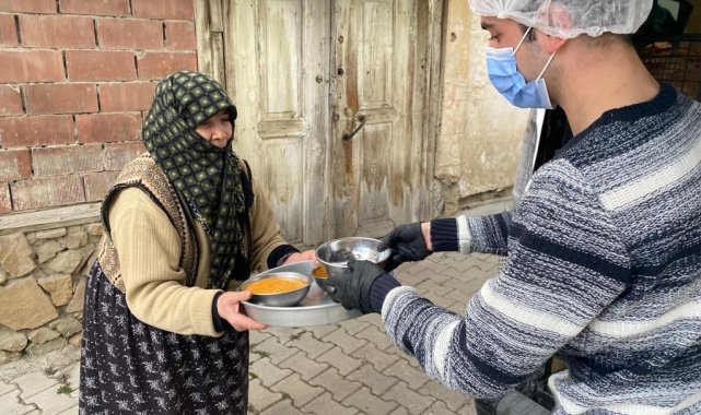 Başkan Sülük, Alpaslan Türkeş için helva dağıttı