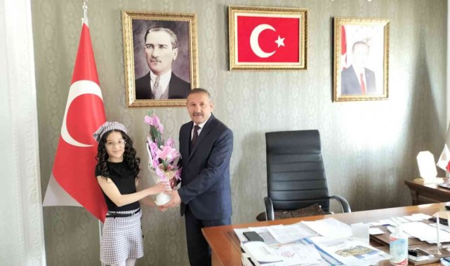 Başkan Yaptırmış, 23 Nisan'da koltuğu çocuklara devretti