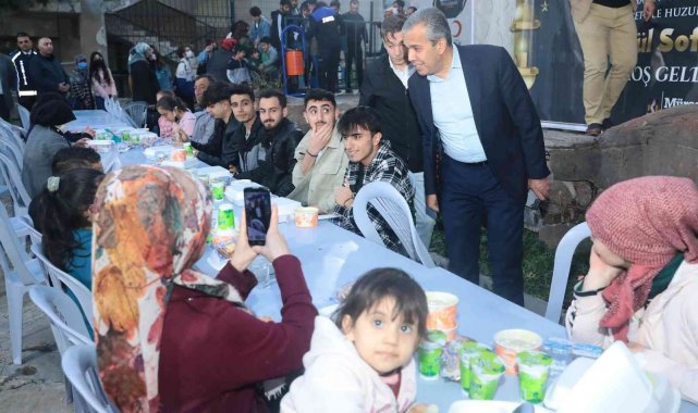 Başkan Yıldızkaya Gönül Sofrası'nda vatandaşlarla ve üniversite öğrencileriyle buluştu