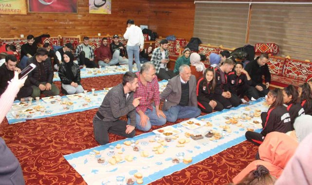 Başkandan öğrenciler ve güreşçilere iftar yemeği