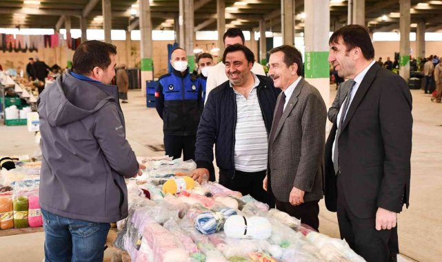 Başkanı Ataç pazar esnafıyla bir araya geldi