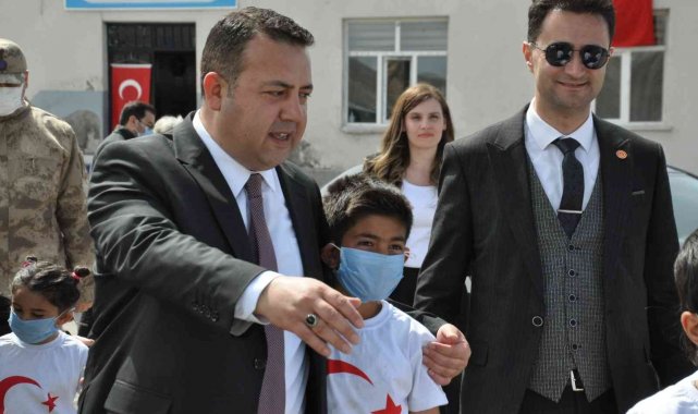 Başsavcı Aygün, çocuklarla fidan dikti