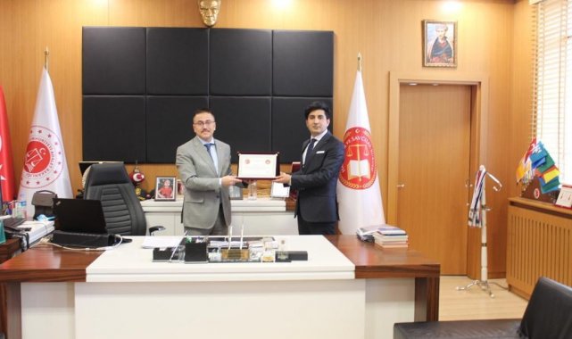 Başsavcı Dönmez'den Savcıya plaket