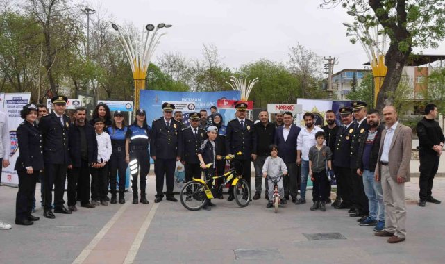 Batman Emniyetinden bilgilendirme stanttı