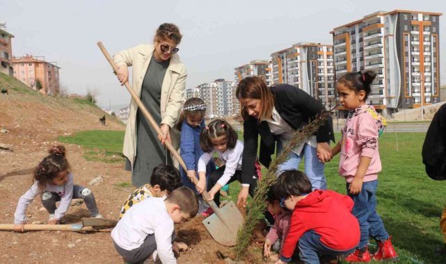 Batman'da çocuklar minik elleriyle doğaya nefes oldu