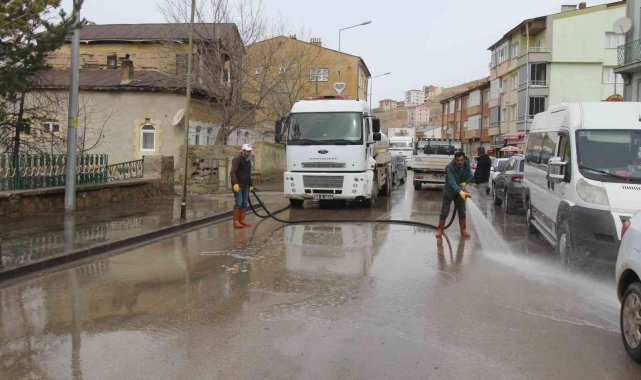 Bayburt'ta çevre temizlik çalışmaları sürüyor