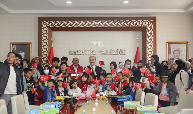 Bayburt'ta göçmen çocukların 23 Nisan sevinci