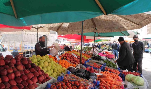 Bayburt'ta pazarın zam şampiyonu domates ve marul oldu