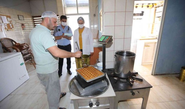 Bayraklı zabıtası bayram denetiminde