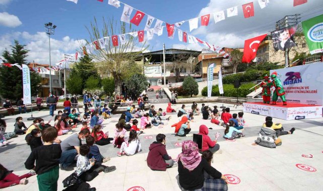 Bayraklı'da 23 Nisan coşkusu