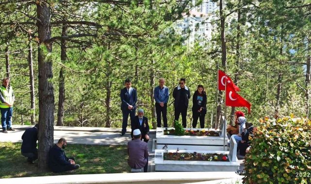 Belediye ekipleri şehitliklerde kabir bakımlarını yaptı