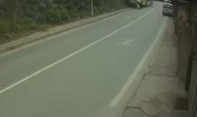 Beykoz'da İETT otobüsünün kayalıklara daldığı kaza kamerada