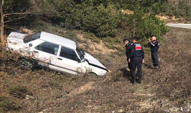 Bilecik&#039;te seyir halinde kontrolden çıkan araç şarampole uçtu