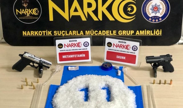 Bilecik'te şüpheli araçta 1 kilo uyuşturucu madde ele geçirildi