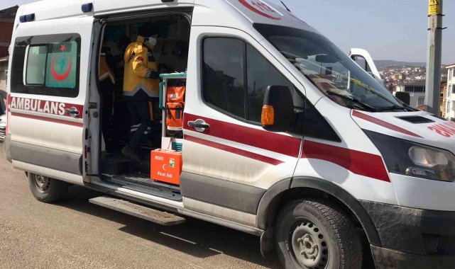 Bilecik&#039;te taksi ile otomobil çarpıştı, 1&#039;i bebek 2 kişi yaralandı