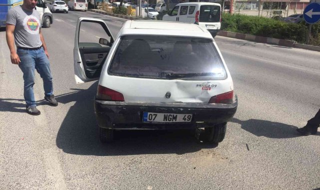 Bilecik'te trafik ışıklarında 3 aracın karıştığı kaza