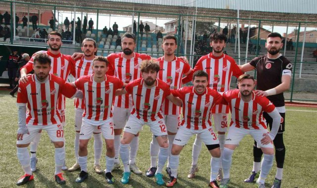 Bilecikspor ilk yarı zorlandığı maçı ikinci yarıda bitirdi