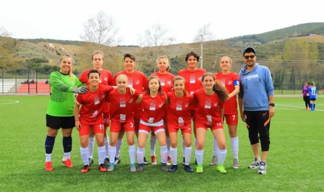 Bilecikspor Kadın Futbol Takımı rakibine gol oldu yağdı