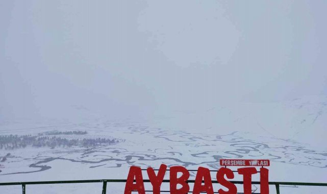 Bin 500 rakımlı yaylada kar güzelliği