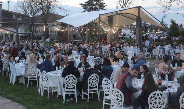 Bin çalışan ve aileleri iftarda bir araya geldi