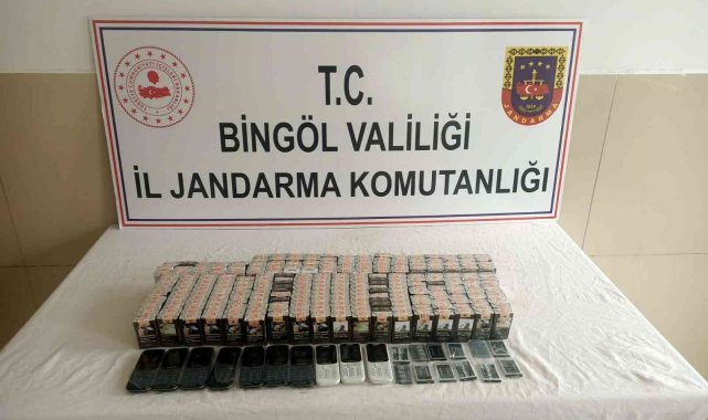 Bingöl'de kaçak sigara ve cep telefonu ele geçirildi