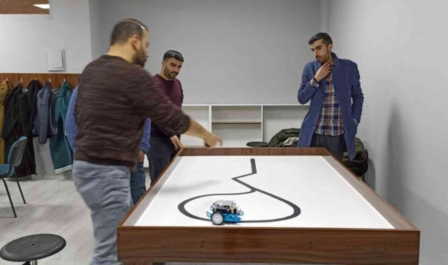 Bingöl'de öğretmenlere 'temel robotik kursu' eğitimi