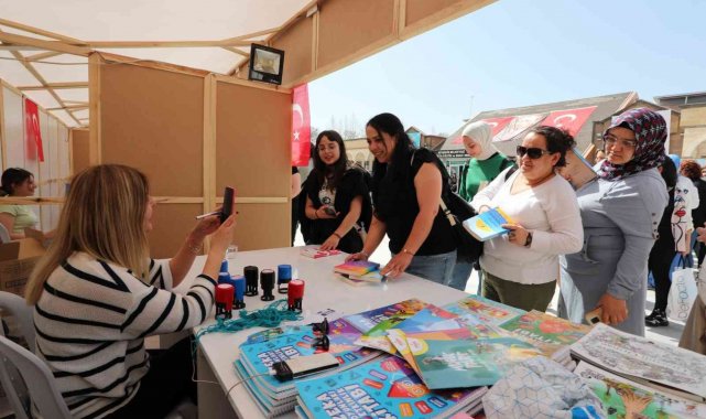 Bircan Yıldırım, Kitap Fuarında Okurlarıyla buluştu