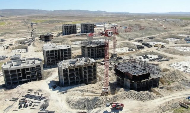 Birecik'te TOKİ konutları yükseliyor