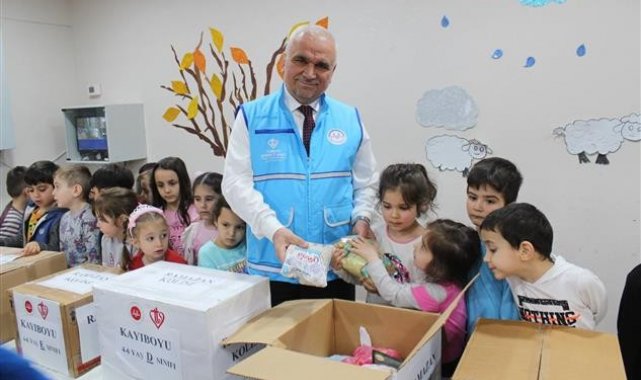 Biriktirdikleri paralarla ihtiyaç sahipleri için yardım kolisi hazırladılar