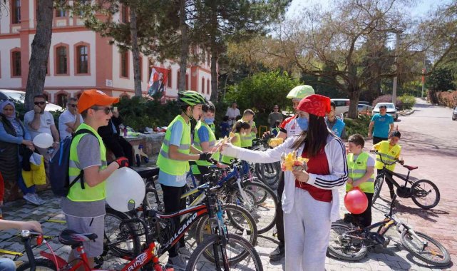 Bisiklet kullanıcılarına bakımı ve temel bisiklet kültürü anlatıldı